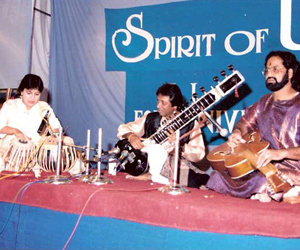 Accompanying Ust. Shahid Parvez and Pt. Vishwa Mohan Bhatt